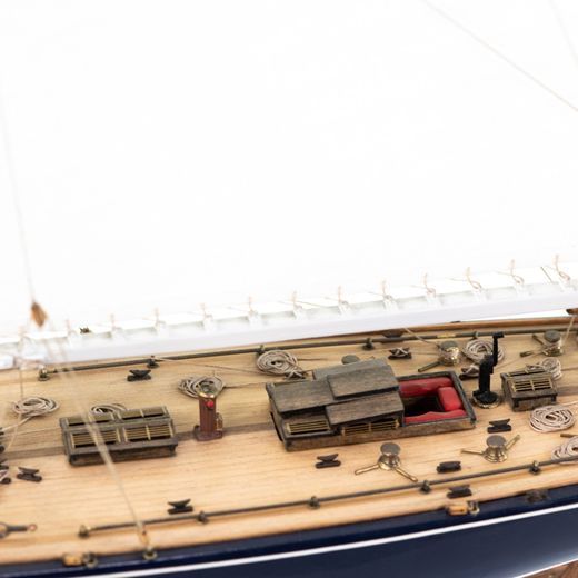 Maquette voilier bois : Endeavour J-Class - 1:35 - Amati 1700-82