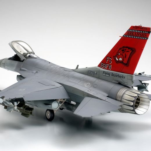 Maquette avion militaire : Lockheed F-16C (Block 25/32) - 1:48 - Tamiya 61101