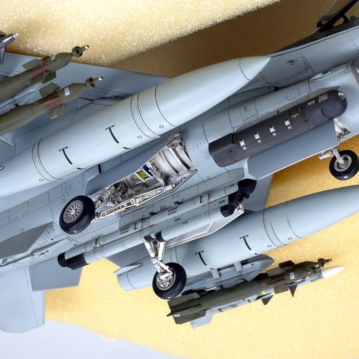 Maquette avion militaire : Lockheed F-16C (Block 25/32) - 1:48 - Tamiya 61101