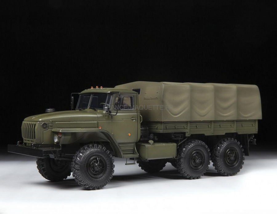 Camion Russe 8X8  MA3-535A VEHICULE MILITAIRE 1/72 