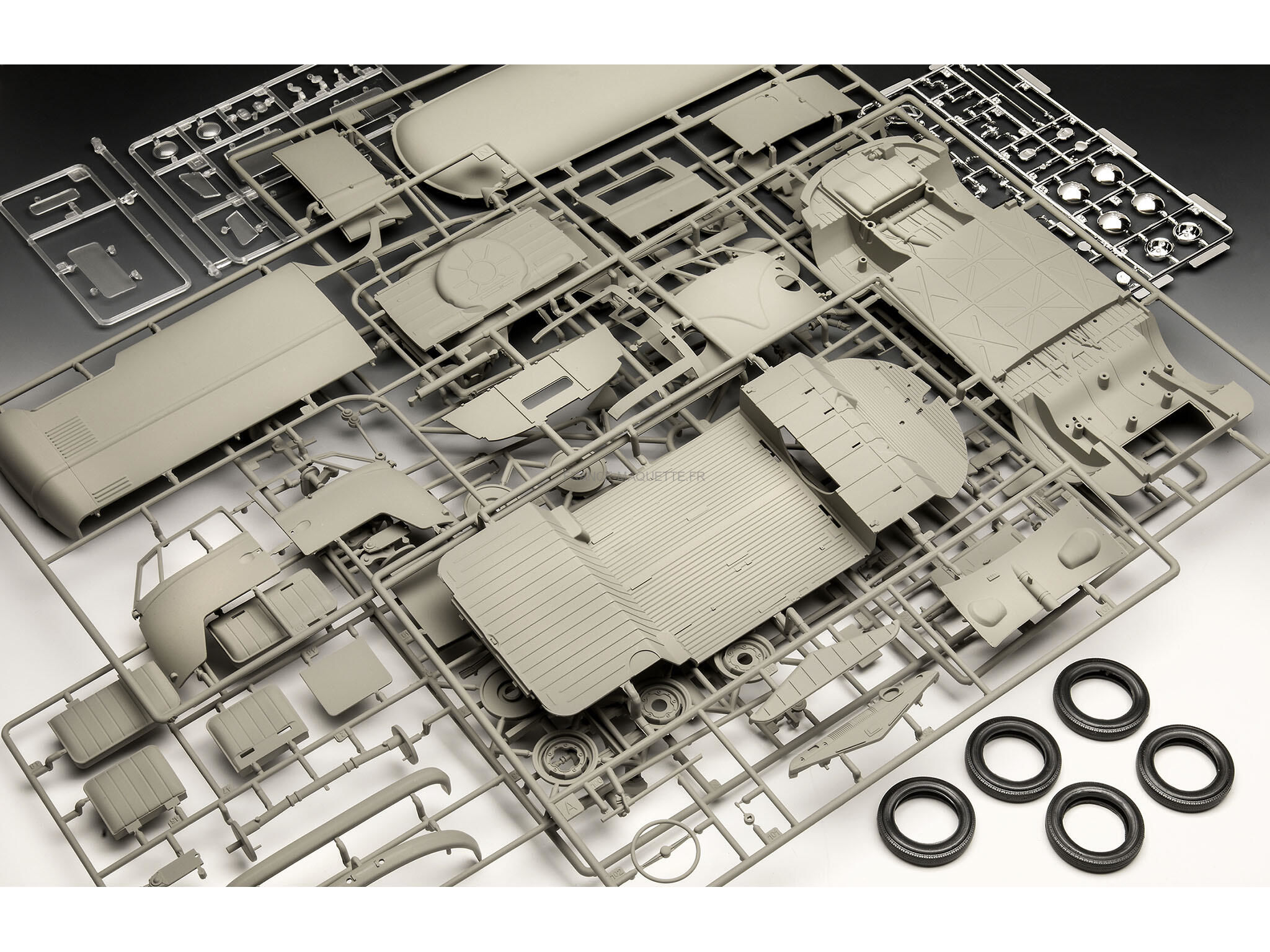 Revell 07742 – VW T1 Panel Van 75° Anniversario – Kit Modello In Plastica Scala 1:16 – Da Costruire E Dipingere